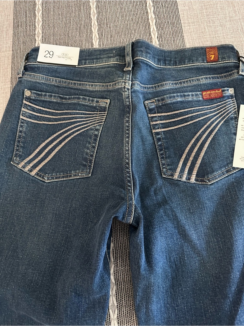 NWT 7 For All Mankind Women’s Medium Blue Dojo Flare Trouser Jeans Size 29x34.